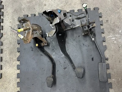 Conjunto de pedal de embrague/freno/acelerador manual Honda CR-V M/T 97-01 RD1 RD2 RD3 Foto 1 de 3