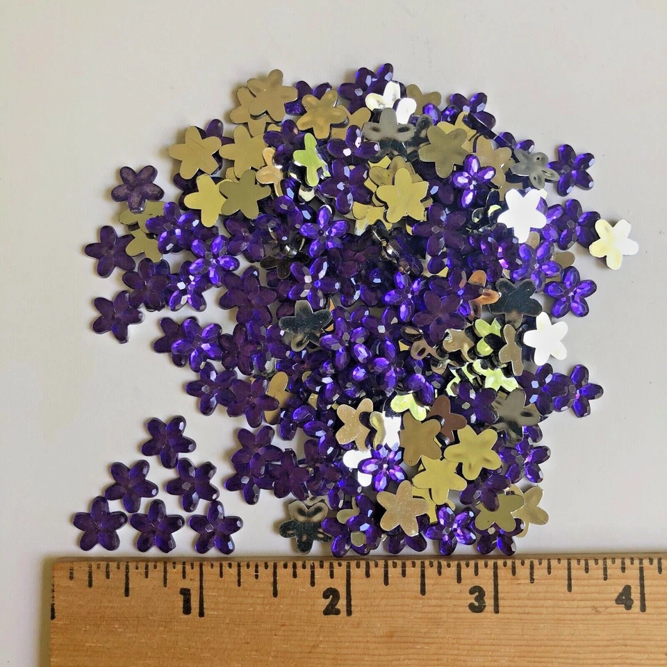 200 Acrylic Flatback Flower Rhinestone Gem Purple Scrapbooking Crafts  - Image 1 of 1