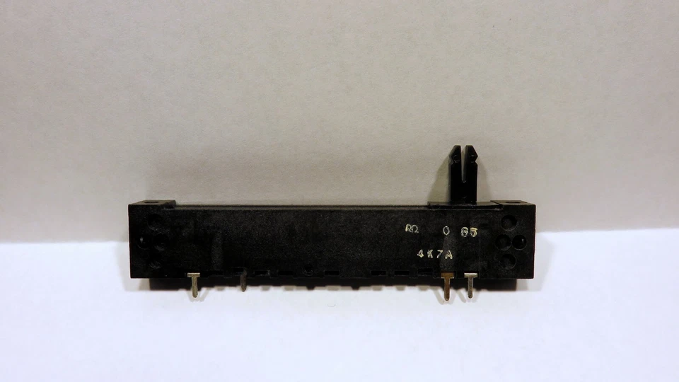 1Pc,  Slide potentiometer 4K7 , 4K7A , ROhm , Radiohm , sliding Potentiometer - Image 1 of 4