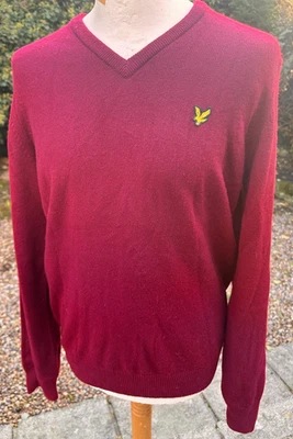 Men's Burgundy Wine Lyle & Scott 100% Wool V Neck Jumper Sweater Size M Medium - Image 1 of 4
