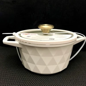 New Paris hilton cast aluminum 1.5 Quart casserole - Picture 1 of 4