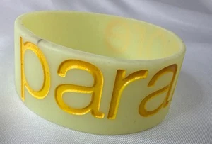 Paramore Band Bracelet Emo Pop Punk Yellow Original Glow In The Dark - Picture 1 of 7