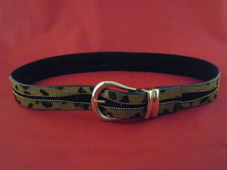 Cinturón de piel de leopardo FREE PEOPLE + cuero con hebilla tono dorado + mini tachuelas S/M $148 Foto 1 de 4