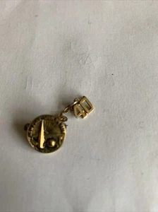 1940 New York Worlds Fair Pin - Picture 1 of 2