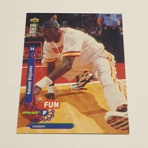 Tarjeta de datos divertidos de elección de coleccionista Hakeem Olajuwon 1995-96 - Houston Rockets - Imagen 1 de 1