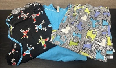 Hue Women’s Sleepwear Set Size Medium Pants Size Large LongSleeve Cats, Asian  - Image 1 of 4