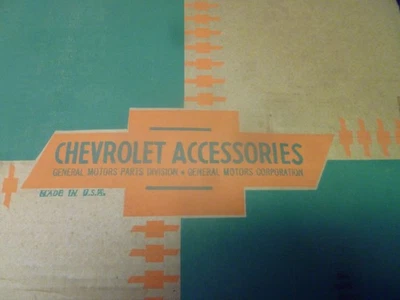 VINTAGE NOS CHEVY 985142 DELUXE HUBCAPS WHEEL COVERS EMPTY COLLECTOR BOX - Image 1 of 4