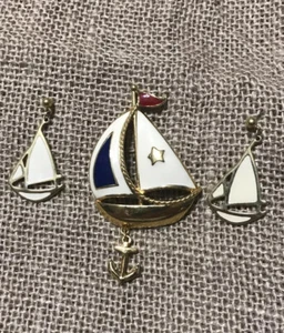 Avon Sailboat Enamel. Anchor Dangle Brooch And Earring Sailboat Set Goldtone - Picture 1 of 9