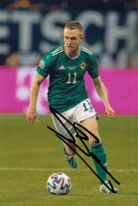 Autógrafo de fútbol americano con foto firmada a mano de Irlanda del Norte 6x4 de Shane Ferguson 3 - Imagen 1 de 1