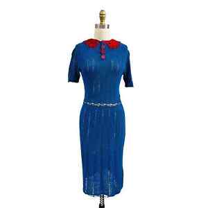 1930s VTG Niebieska szydełkowana sukienka sweterowa 4 czerwone bakelitowe guziki Czerwona koronkowa kołnierz Rozmiar M
