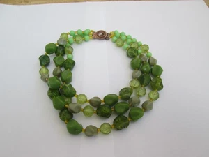 COLLANA FILO CORDINO CON PERLINE DI COLORE VERDE. - Foto 1 di 3