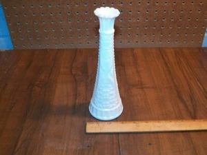 Vintage Milchglas 9" Knospenvase - Sterne und Riegel - Bild 1 von 4