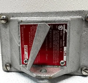 Eaton Crouse Hinds EFDC 21105 Circuit Breaker 20A 120/240VAC - Picture 1 of 9