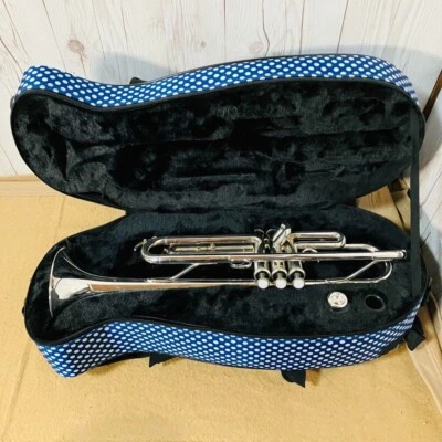 Tromba YAMAHA YTR-2330S argento con custodia, boccaglio, funzionamento muto c... - Immagine 1 di 4