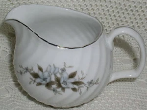Royal Hostess Japan Alyce 492 Creamer Excellent - Picture 1 of 1