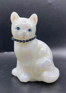 Fenton weißer Opal irisierende Katze Figur blau Strass Halskette signiert 3,75 Zoll - Bild 1 von 7