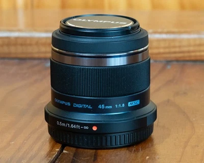 Lente Olympus M.Zuiko 45 mm F/1,8 MSC para cámara MFT Micro Cuatro Tercios Excelente Foto 1 de 4