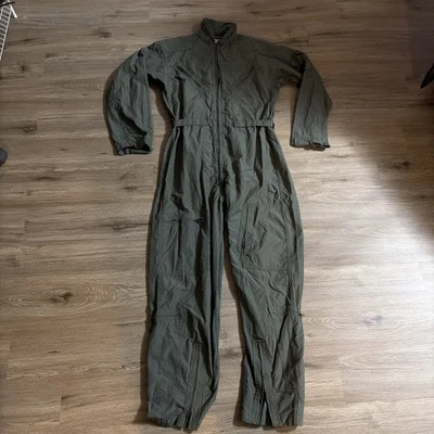 Mono de traje de vuelo militar estadounidense CWU-27/P para hombre 46L verde aramida resistente al fuego Foto 1 de 3