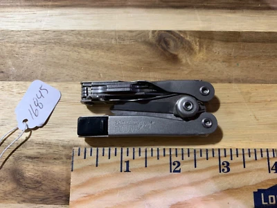 Cuchillo multiherramienta Schrade Chip hecho en EE. UU. (lote #16845) Foto 1 de 4