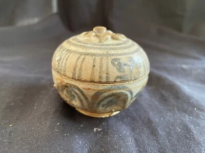Antique 15th C pottery, Sawankhalok ceramic box, Swankalok Thailand Siam - Image 1 of 4
