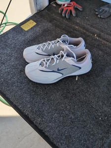 Scarpe da golf Nike nuove da uomo taglia 12 larghe date un'occhiata scarpe piuttosto cool - Foto 1 di 16