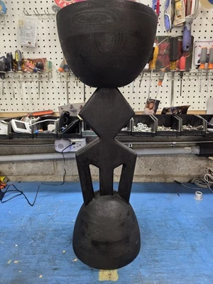 Nueva Mesa de Bebidas Bassett Furniture Negra Max Funky 24" Madera Maciza Tribal  Foto 1 de 4