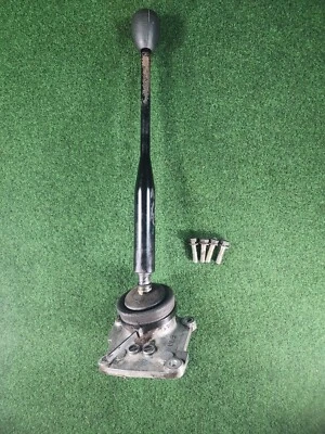 Nissan D21 1986-1993 carrocería dura 3,0 4x4 palanca de cambios manual de 5 velocidades con placa y pernos perno Foto 1 de 4