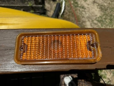 1973 雪佛兰 C10 GMC 卡车前琥珀色停车灯镜头盖驱动侧 — 第 1/4 张图片