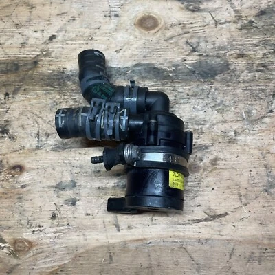 Bomba de agua auxiliar Audi Q7 2007-2015 OEM Foto 1 de 4