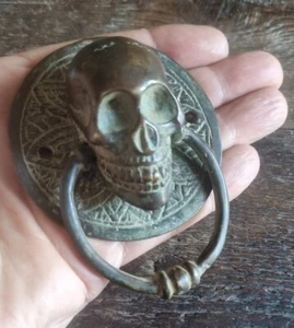 Rare & funny old bronze fearing skull small door knocker - Picture 1 of 4