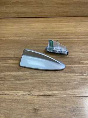 Cubierta moldeada antena aleta tiburón techo BMW X3 F25 2013-2018 OEM plateada Foto 1 de 4