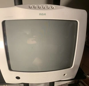 RCA 13" TV ColorTrak E13334WH Retro Gaming CRT TV White No Remote - Tested - Picture 1 of 8