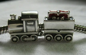 MARKENLOS ANTIK 925 SILBER EMAILLE 2 STÜCK ZUG & GESCHENK MÜLLEIMER EUROPÄISCHER CHARM SPACER - Bild 1 von 7