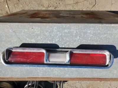 Conjunto de luz trasera Buick Electra 225 1962 con bisel cromado. Ad# 9385 Foto 1 de 4