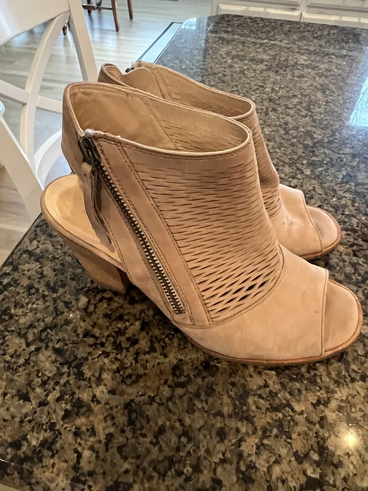 Botín de gamuza Paul Green Willow Peep Toe tacón apilado con cremallera Foto 1 de 1