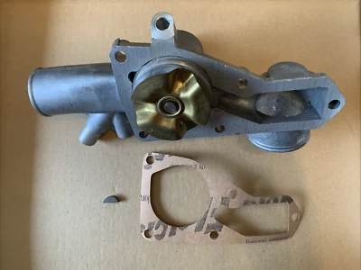 NEW NOS QCP566 Quinton Hazell Water Pump Peugeot 404 504 1960-1976 131-0812 - Image 1 of 4