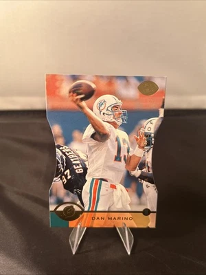 1996 Leaf Press Proof Die-Cut /2000 Dan Marino #70 HOF - Image 1 of 2