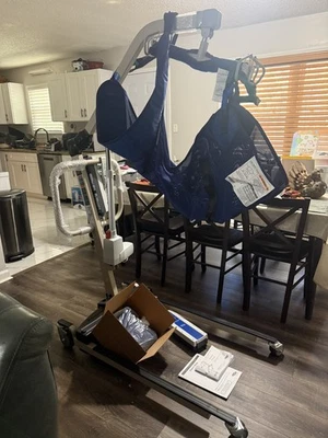 Nuevo elevador de pacientes a batería Invacare Reliant 450 caja abierta RPL450-1 450 lb Foto 1 de 4