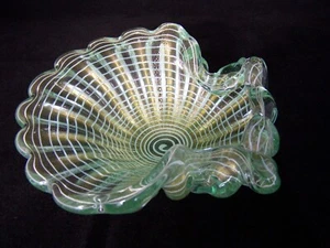 Barovier & Toso Murano Italy Cordonato d'Oro Gold Green Clam Shell Bowl - Picture 1 of 5