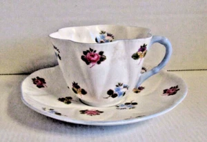 Vintage Shelley Scalloped Cup and Saucer Roses Pansies Forget-Me-Nots - Imagen 1 de 4