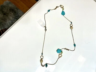 Collar largo de vidrio marino azul tono dorado Ann Taylor. Foto 1 de 4