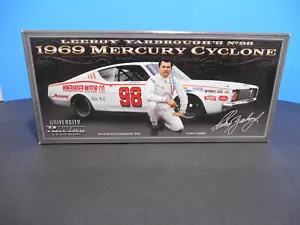 Leeroy Yarborough #98 1969 Mercury Cyclone 1/24 Diecast Autographed - Picture 1 of 12