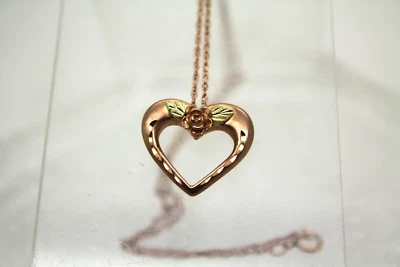 Collar LANDSTROM'S 10k Black Hills Oro CORTE DIAMANTE DISEÑO ROSA CORAZÓN ABIERTO Foto 1 de 4