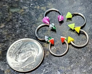 NEU - 5 Edelstahl Hufeisen Langhanteln mit bunten Spikes + GRATIS GESCHENK - Bild 1 von 8