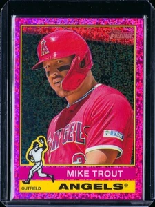 2025 Topps Heritage #119 Mike Trout rifrattore cromato rosa scintillante - Foto 1 di 2