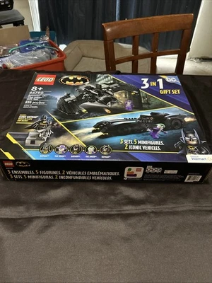 New Lego DC Batman vs. The Joker Gift Set, 3 Action-Packed Builds in 1 Box 66790 - Image 1 of 4