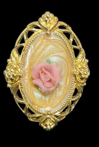 Vintage Victoria Rose Brooch Pin Pink Rose Peach Enamel Gold Tone - Picture 1 of 5
