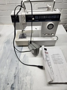 Singer Model 4562 Works - Picture 1 of 5