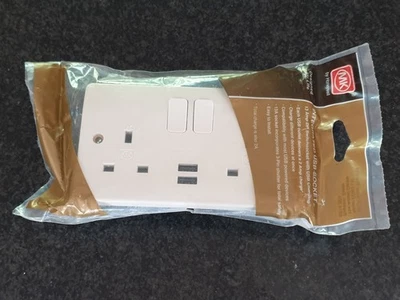 MK Twin Double 2 Gang Switched  Socket with 2 x USB Sockets Plug K2743RPWHI - Image 1 of 2