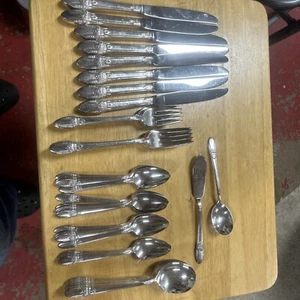 JUEGO DE REJILLA PLATEADA 1847 ROGERS BROS "FIRST LOVE" - SERVICIO PARA 8 50 Piezas - Imagen 1 de 7